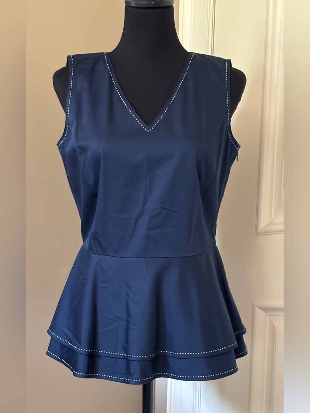 Brooks Brothers Womens Size 6 Navy Blue Sleeveless Peplum Blouse V-Neck Stretch